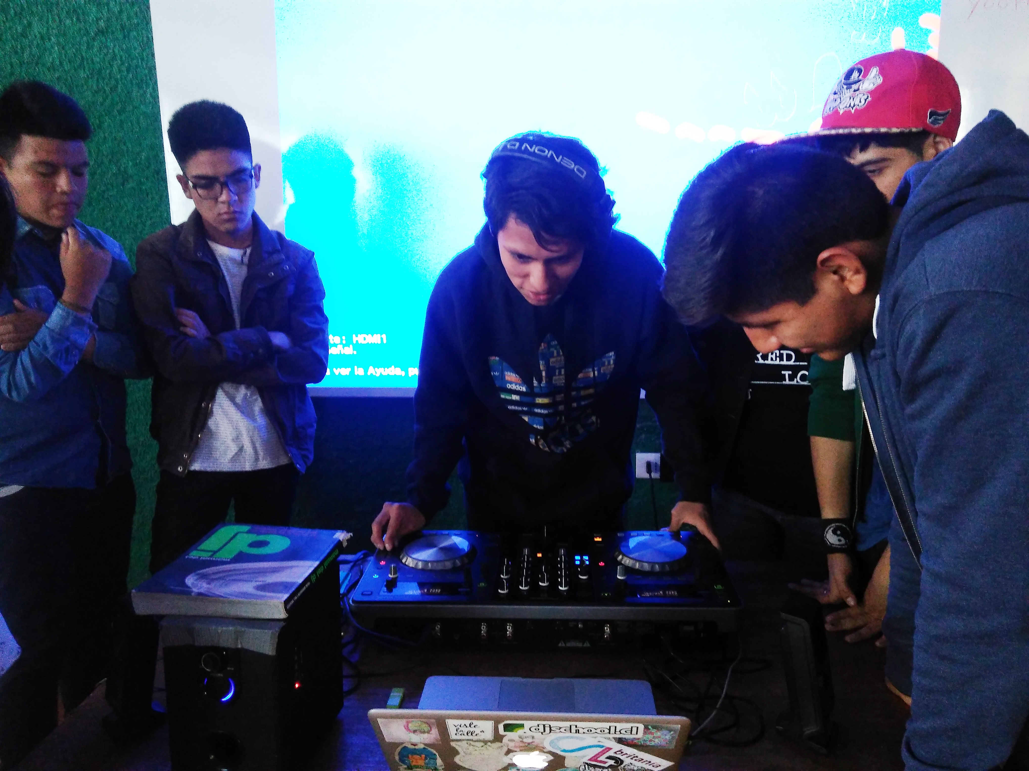 jovenes-en-lab-creacion-y-exploracion-sonora